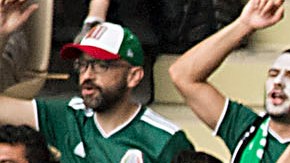 El presunto ladrón fue señalado en medio de los festejos de la afición mexicana