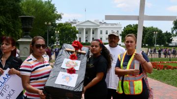 Activistas culminan frente a la Casa Blanca recorrido de 800 millas desde Illinois.