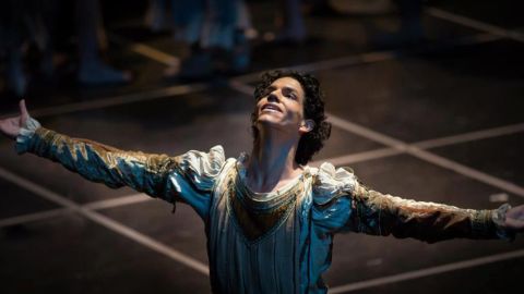 El bailarín mexicano Isaac Hernández obtuvo hoy el Benois de la Danse.