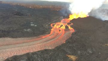 La lava que brota de la fisura 8 el 12 de junio de 2018, en Hawaii. USGS