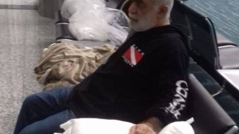 Nizam Hussein Shalak quedó atrapado en un aeropuerto de Ecuador.