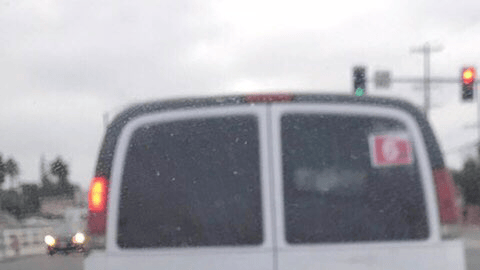 Se lanzó una imagen de vigilancia para mostrar la camioneta del sospechoso.
