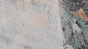 Los trabajadores están restaurando minuciosamente la pieza clásica.