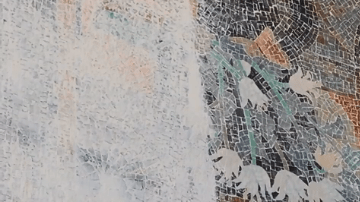 Los trabajadores están restaurando minuciosamente la pieza clásica.