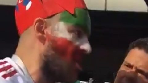 Trifulca en las calles de Moscú por el uso de una botarga de AMLO.