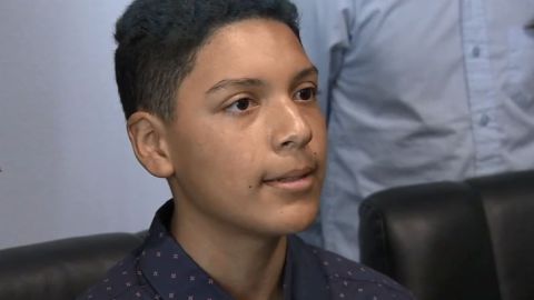 Robert Ruiz Domínguez, 15, aún se recupera de la herida.