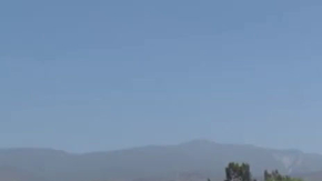 El cuerpo apareció en un estacionamiento cerca de las calles Pumalo y Del Rosa.