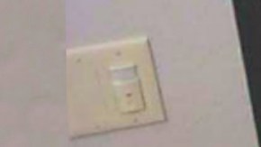 Al cantante Phillip McCain le cancelaron varias presentaciones musicales por su racismo contra inmigrantes