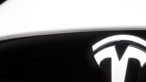 Tesla sigue con su ascenso tecnológico.