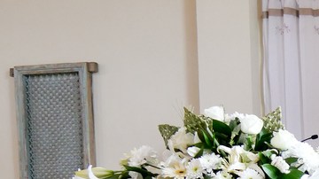 Acude a su propio funeral