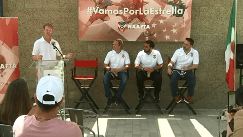 Alexi Lalas, Dwayne De Rosario y Luis Hernández se unieron para apoyar a México.