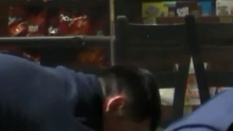 Los paramédicos trasladaron a la víctima al hospital.