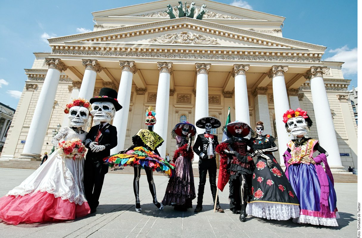 Una exposición de catrinas mexicanas causa sensación en la Plaza Roja de Moscú