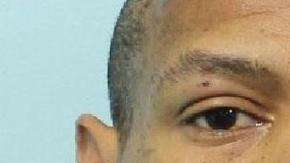 Weldon (47) fue arrestado después de chocar una patrulla policial