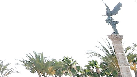 La Plaza México, un lugar de gran simbolismo para la comunidad mexicoamericana en Los Ángeles, se declara en bancarrota. (Aurelia Ventura/ La Opinion)