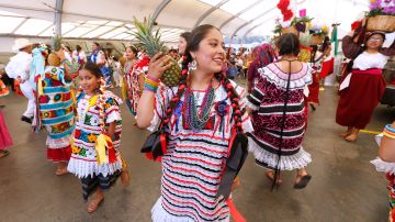 El Consulado General de México en Los Ángeles y la Organización Regional de Oaxaca, anuncian durante conferencia de prensa, el programa del XXXI Aniversario del Festival Guelaguetza Oro 2018, que se realiza cada año.  (Aurelia Ventura/La Opinion)