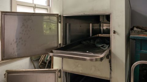 Resucita en la morgue