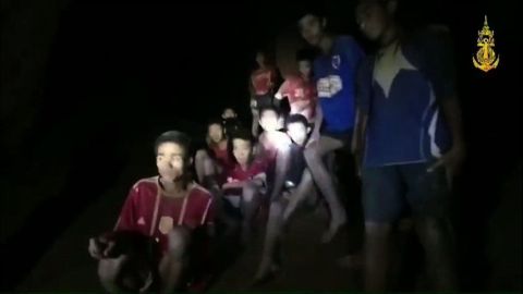 El equipo fue encontrado el lunes a unos 2,3 km de la entrada de la cueva.