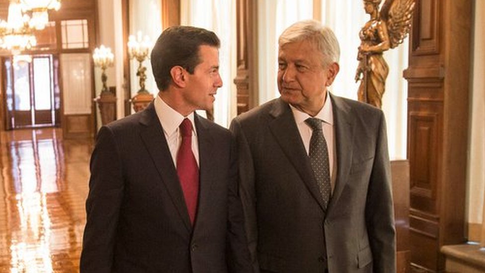 Enrique Peña Nieto y Andrés Manuel López Obrador en su primera reunión tras las elecciones.