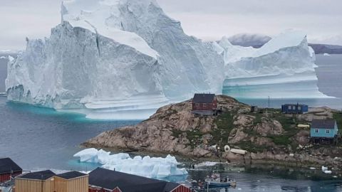 El enorme pedazo de hielo que amenaza a Innaarsuit.