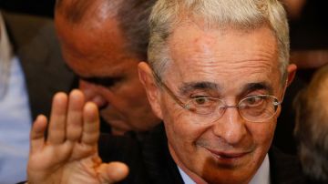 Uribe será procesado formalmente por fraude procesal y sobornos.
