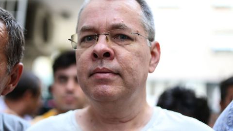 Brunson cumple arresto domiciliario por problemas de salud.