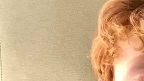 Mickey con su hermanito pequeño.