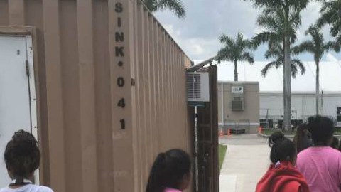 El trato a menores inmigrantes indigna a grandes sectores de EEUU