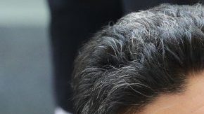 El argentino Diego Armando Maradona volvió a levantar la mano para dirigir a su selección. Foto: EFE/EPA/ROBERT GHEMENT)