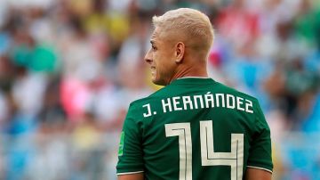 El mexicano Javier Hernández pidió creer tras la derrota en el Brasil-México en octavos de Rusia 2018. (Foto: EFE/José Méndez)