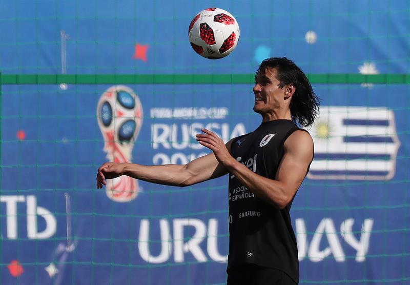 El delantero uruguayo Edinson Cavani cosecha tres goles en lo que va del Mundial