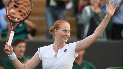 Alison Van Uytvanck celebra su victoria sobre Garbiñe Muguruza en Wimbledon. (Foto: EFE/Gerry Penny)