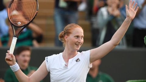 Alison Van Uytvanck celebra su victoria sobre Garbiñe Muguruza en Wimbledon. (Foto: EFE/Gerry Penny)