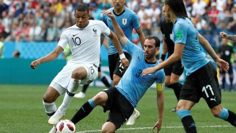 Francia derrotó 2-0 a Uruguay y avanzó a las semifinales del Mundial de Rusia 2018