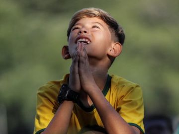 Aficionados brasileños esperan que Brasil se refunde una vez más tras el Mundial de Rusia 2018. (Foto: EFE/Antonio Lacerda)
