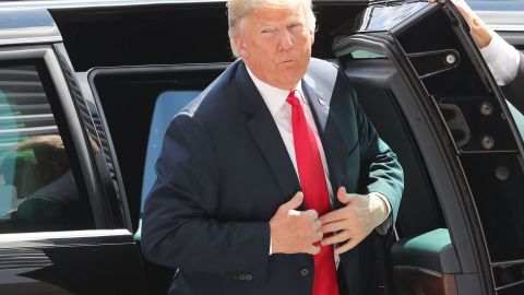 El presidente Trump presiona por recursos para seguridad fronteriza.