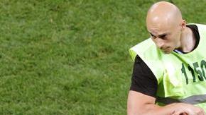 Una espontánea miembro de las Pussy Riot en el campo del Estadio Luzhnikí de Moscú.: EFE/Lavandeira Jr