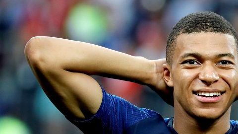 El francés Kylian Mbappe sorprende con su altruismo y madurez. (Foto: EFE/EPA/YURI KOCHETKOV)