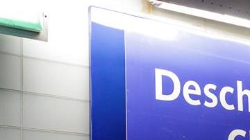 Algunas estaciones del metro de París fueron 'rebautizadas' en honor de los campeones. (Foto: EFE/EPA/CHRISTOPHE PETIT TESSON)