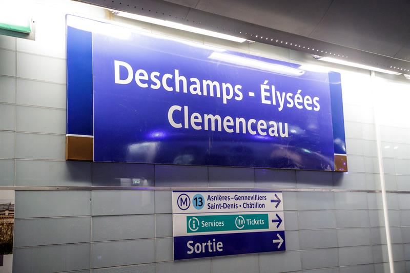 Algunas estaciones del metro de París fueron 'rebautizadas' en honor de los campeones. (Foto: EFE/EPA/CHRISTOPHE PETIT TESSON) 