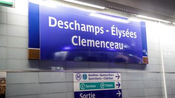 Algunas estaciones del metro de París fueron 'rebautizadas' en honor de los campeones. (Foto: EFE/EPA/CHRISTOPHE PETIT TESSON)