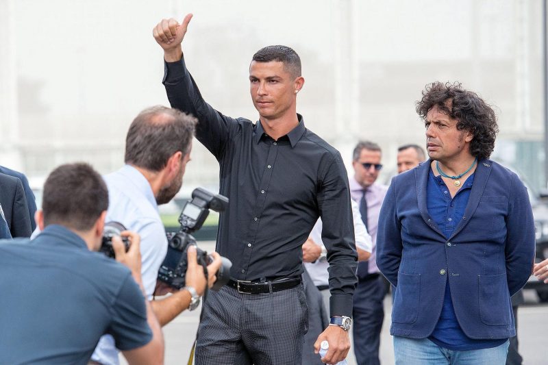 El portugués Cristiano Ronaldo llega a una rueda de prensa en la nueva sede del Juventus. (Foto: EFE/ Alessandro Di Marco)