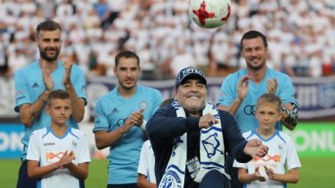 El argentino Diego Maradona ya asumió su nuevo cargo con el FC Dinamo Brest. (Foto: EFE/Tatyana Zenkovich)