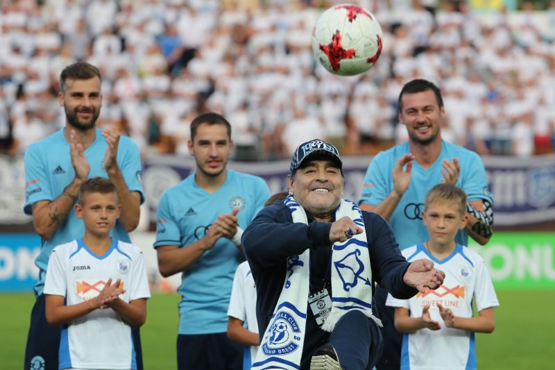El argentino Diego Maradona ya asumió su nuevo cargo con el FC Dinamo Brest. (Foto: EFE/Tatyana Zenkovich)