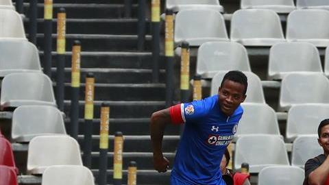 Cruz Azul celebrando uno de sus goles. EFE