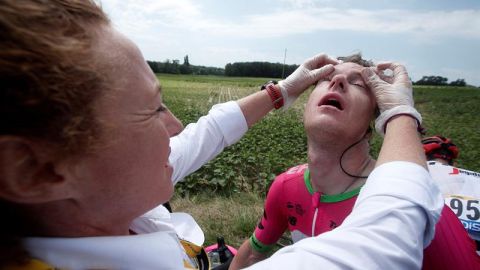 El ciclista australiano Simon Clarke fue uno de los afectados por el gas pimienta