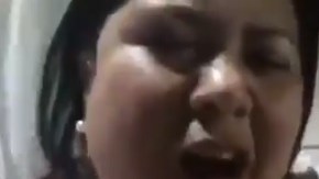 Alejandra León se pasó de copas.