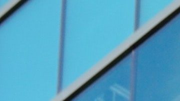 Varios policías visitaron el hospital el jueves para dejar un oso de peluche para el niño.