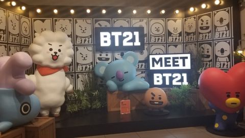 "BT21" está en Hollywood Boulevard.