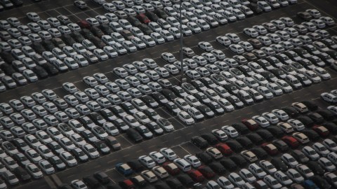 Lotes de autos listos para la venta.